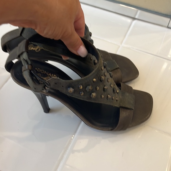 Gorgeous olive green studded strappy heels - Picture 2 of 6